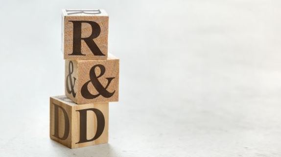 Three stacked blocks that say "R", "&" and "D"